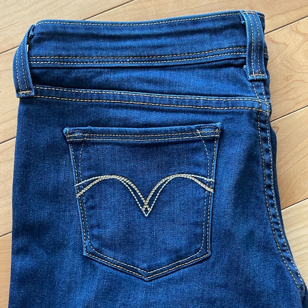 Levis Jeans - Picture 4 of 4